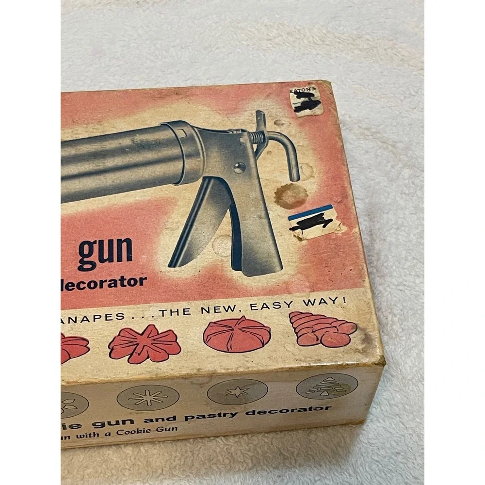 Vintage Wear-Ever Trigger-Quick Cookie Gun and Pastry Decorator Aluminum Set